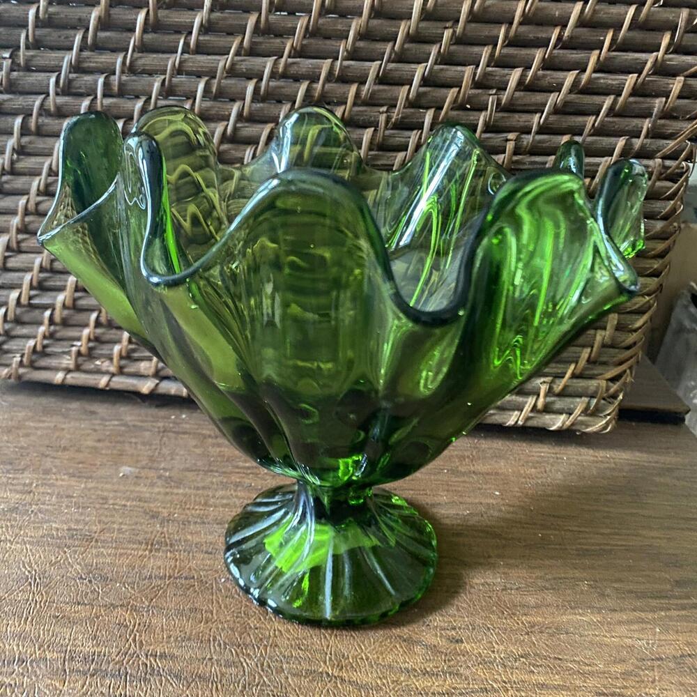 L E Smith Green Glass Ruffled Scalloped Compote 9 Fingers Scallops Vintage